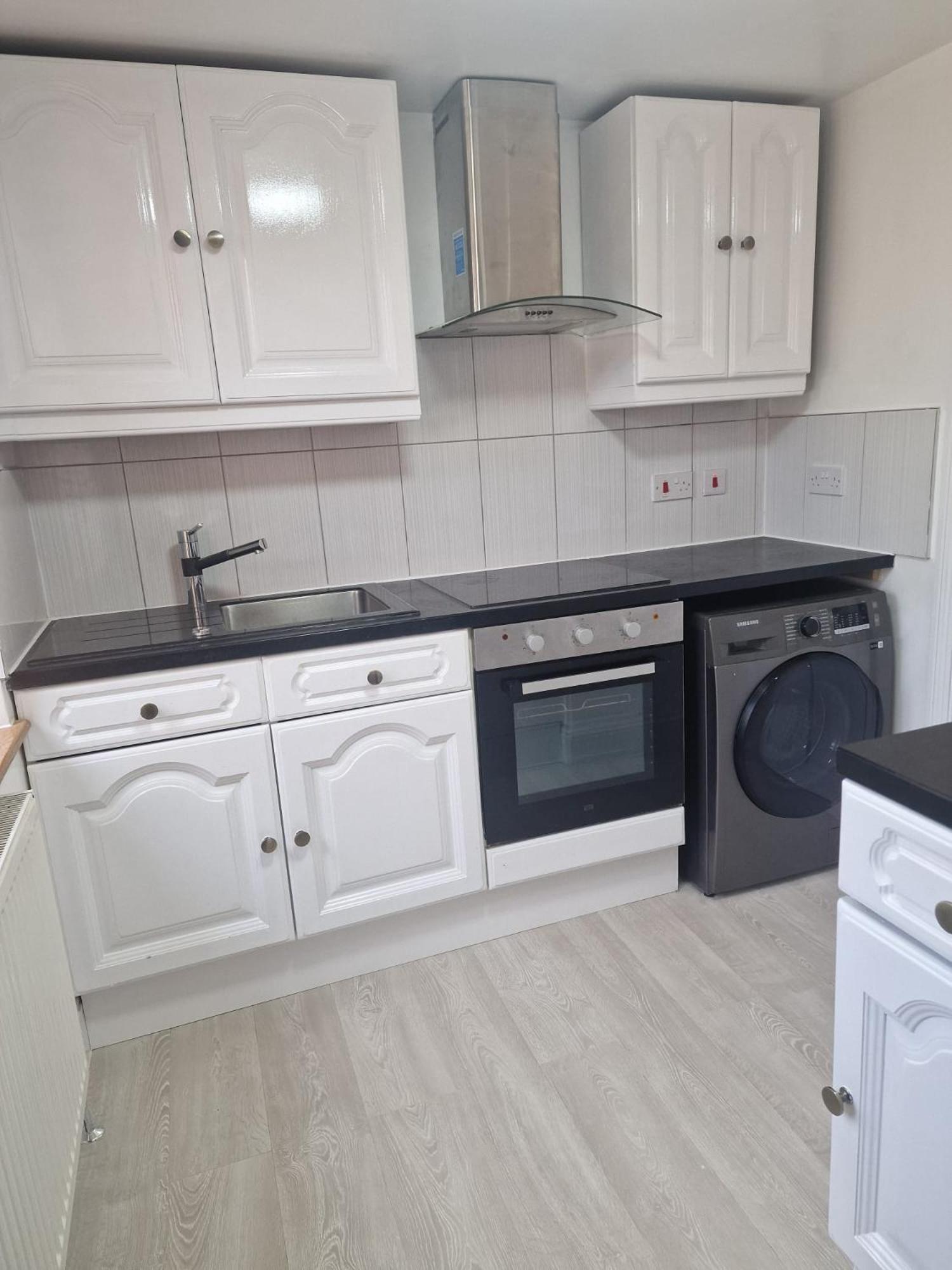 Studio Flat On Straight Road, Harold Hill, Havering ภายนอก รูปภาพ